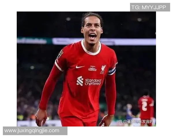 足球球星因场上冲突情绪失控挥拳打人引发巨大争议热议